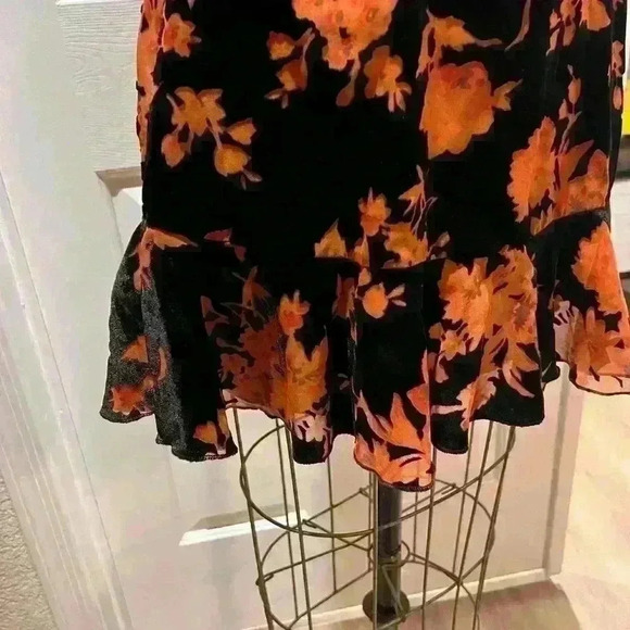 Lulus Black & Orange Dress. Size XS - Picture 5 of 9